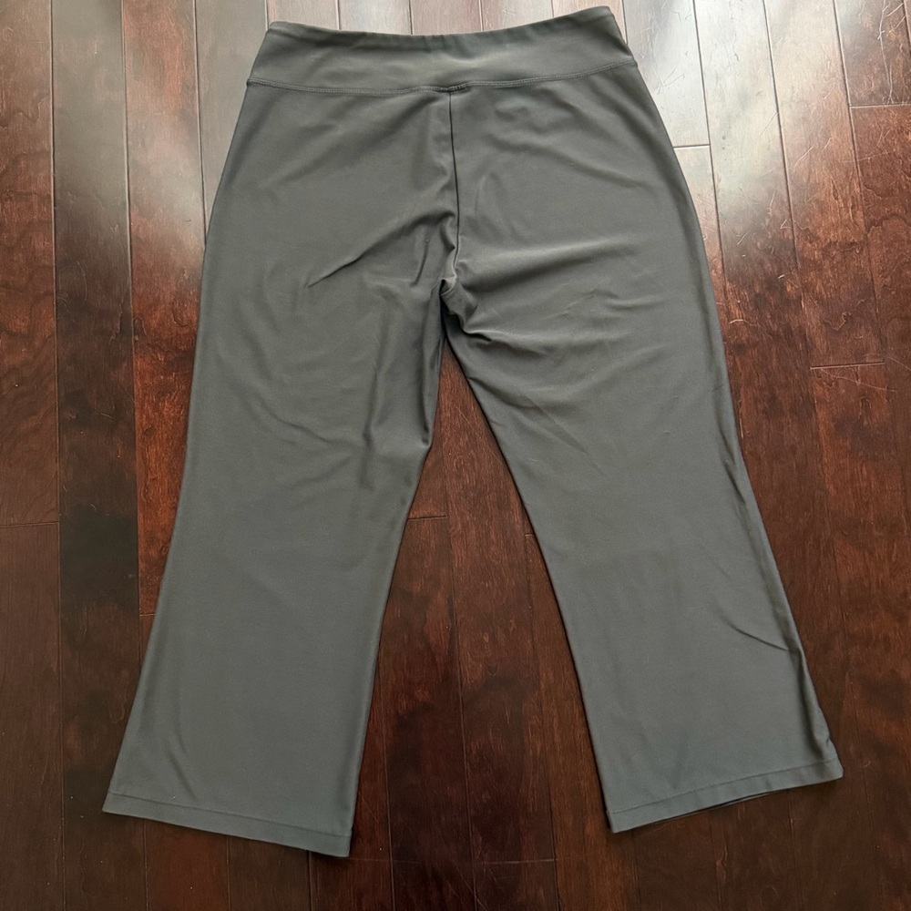 Nike Women's Y2K Dri-Fit Cropped Pants Capri Size M Dark Gray Active Gym Workout - Picture 4 of 6